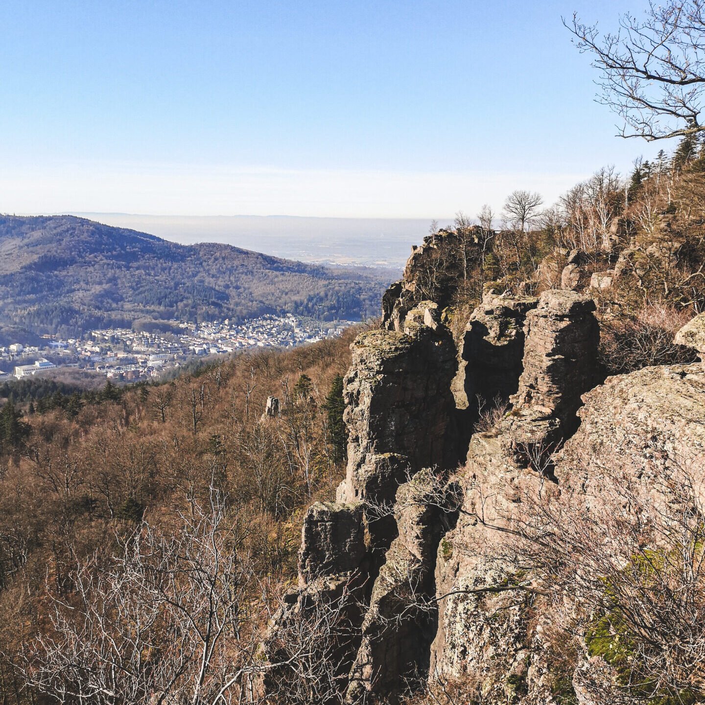 vue crête rocher battait